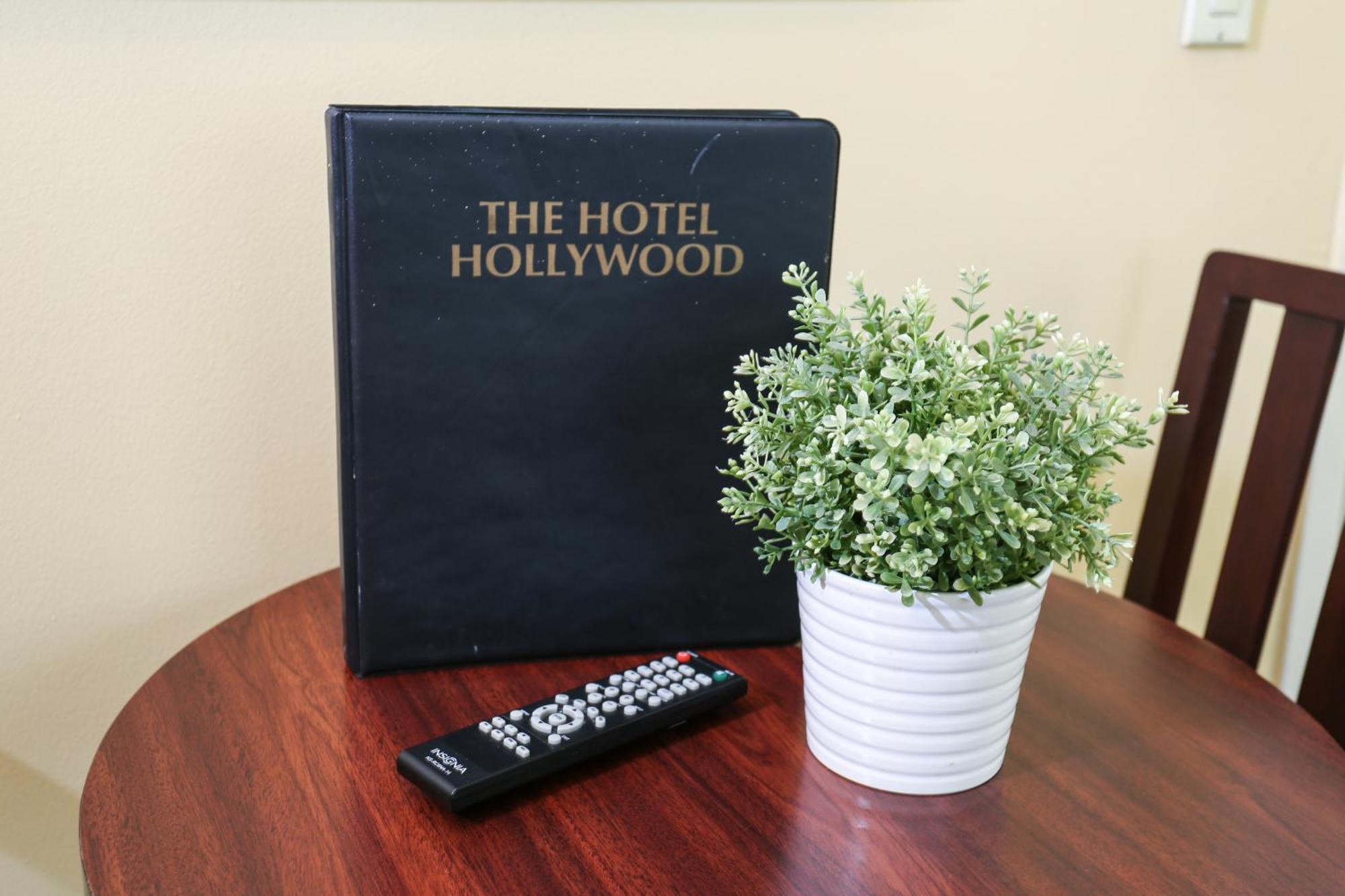 The Hollywood 2* Los Ángeles